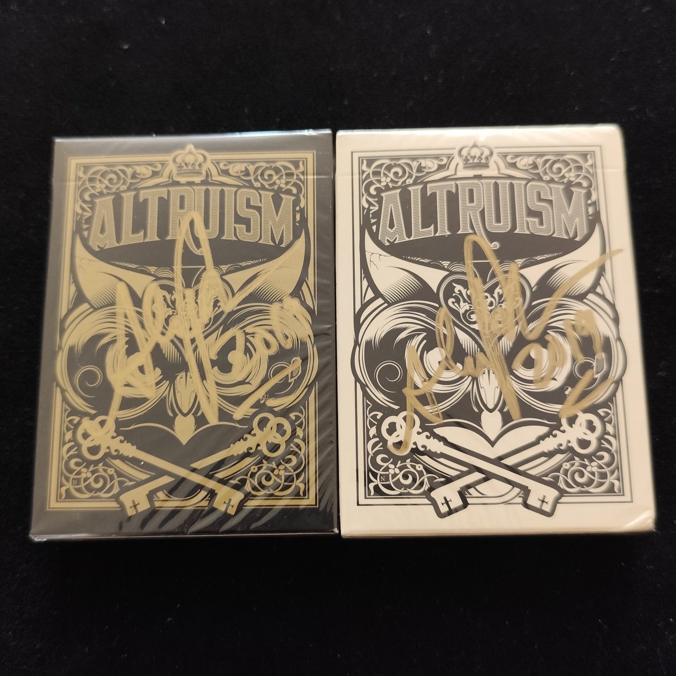 トランプ Altruism Playing Cards Set Owls Fontaine Owl Altruism Playing Cards (Signed) Set – The Cardpenter