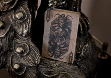 Load image into Gallery viewer, Vittoria Fiore Di Ferro Playing Cards
