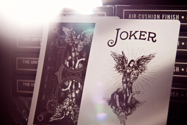 Jeu De Cartes Bicycle Guardians - Design Sombre Et Mystérieux Format Poker
